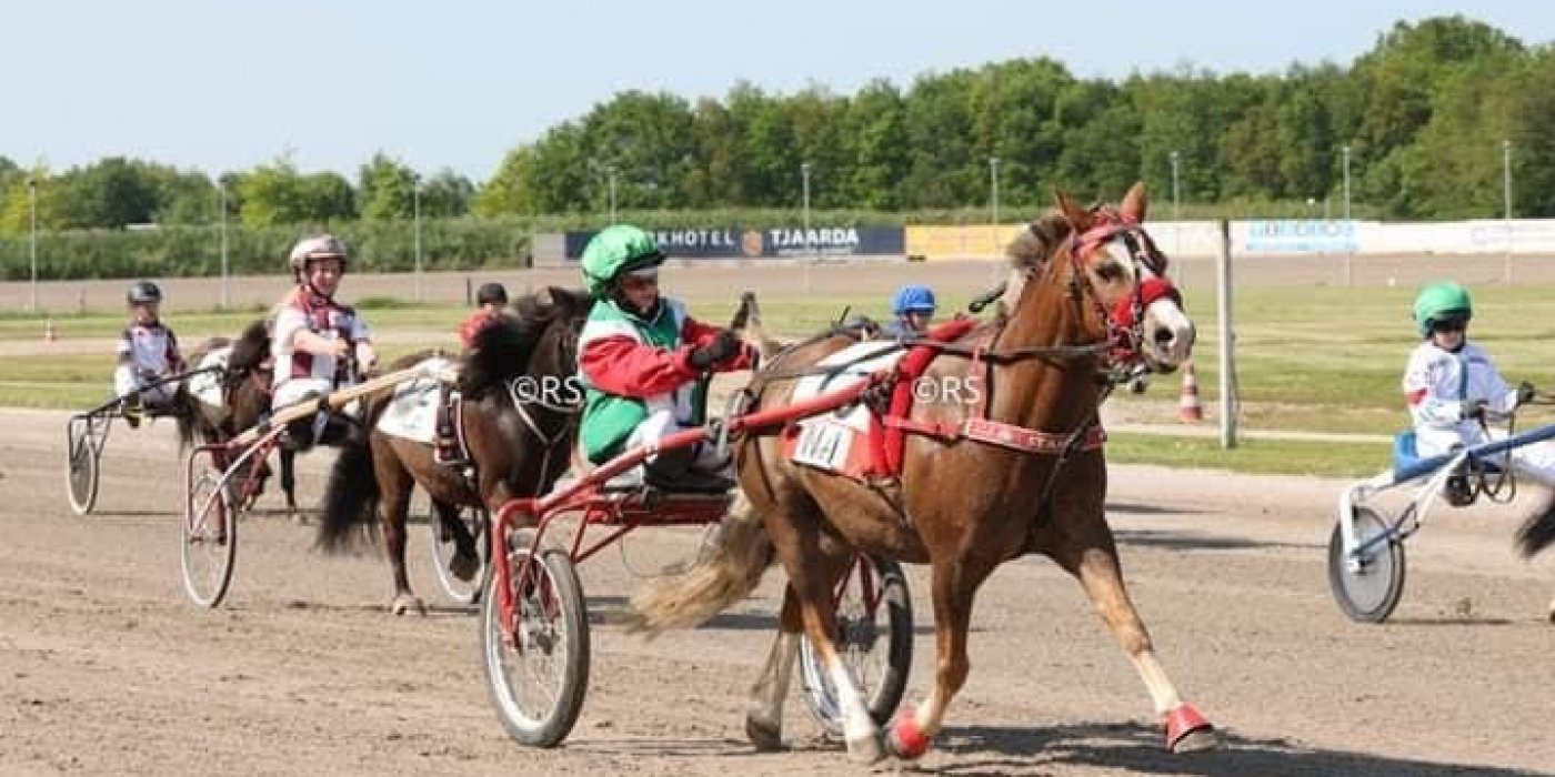 Milan Van Ghelewe in duel met Gilles Verboomen 190